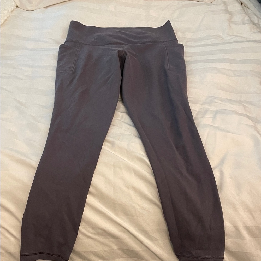 Athleta salutation stash pocket II 7/8 tight legging